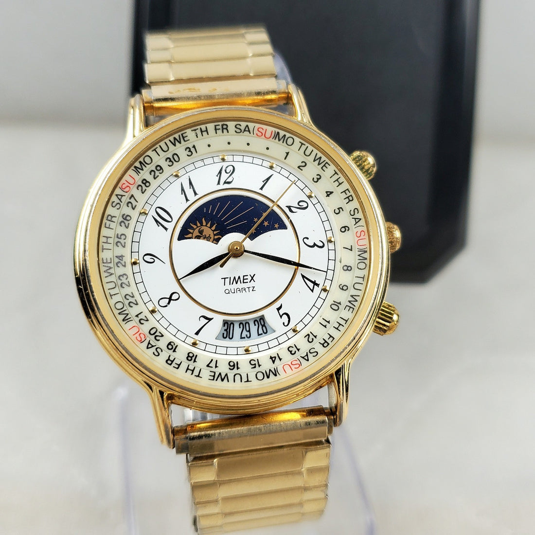 Timex Day/night Indicator Calendar Gold Tone Quartz Men's Watch — Pre-Owned