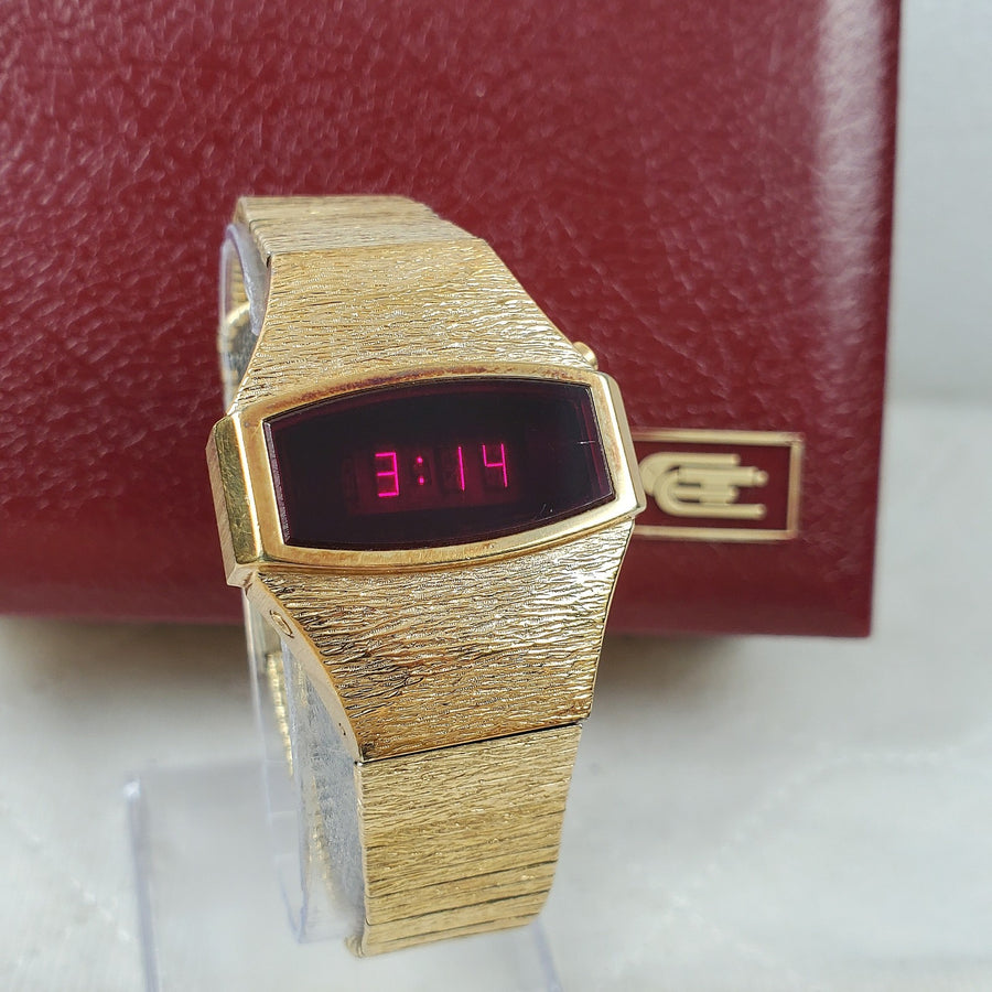 Croton LCD Digital 000861 Gold Tone Quartz Men's Watch — Pre-Owned, photo 1