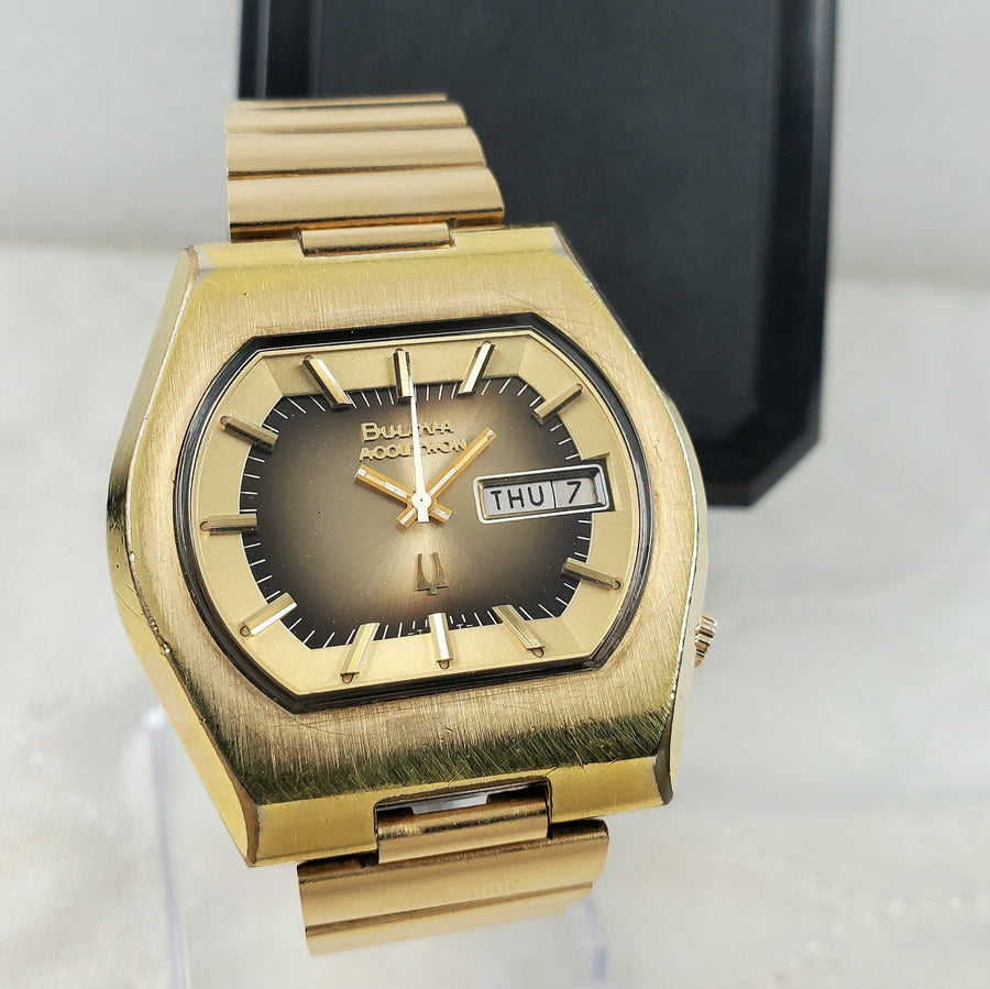 Bulova Accutron Cushion Tuning Fork Day/date Men's Watch — Pre-Owned