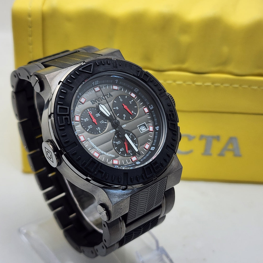 Invicta Ocean Reef 16865 Chronograph Swiss Movement Diver 200M Date Men’s Watch — Pre-Owned, photo 1
