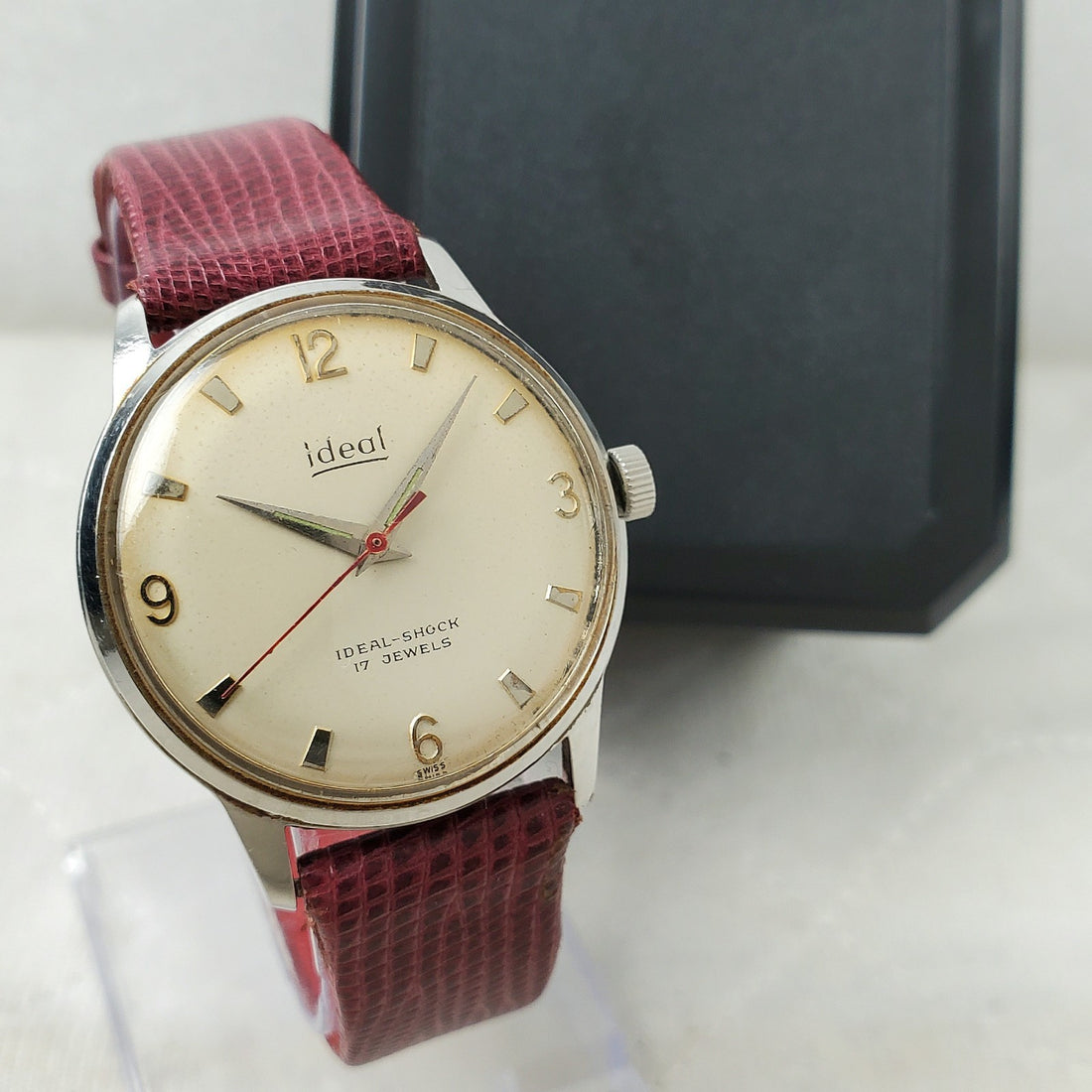 Ideal Swiss Made Mechanical Handwind 17 Jewels Classic Men's Watch — Pre-Owned, photo 1