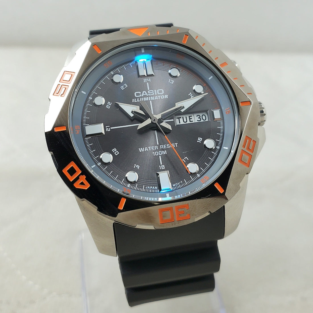 Casio Illuminator MTD-1080 Japan Mov't 24-HOUR Day/date Men's Watch — Pre-Owned