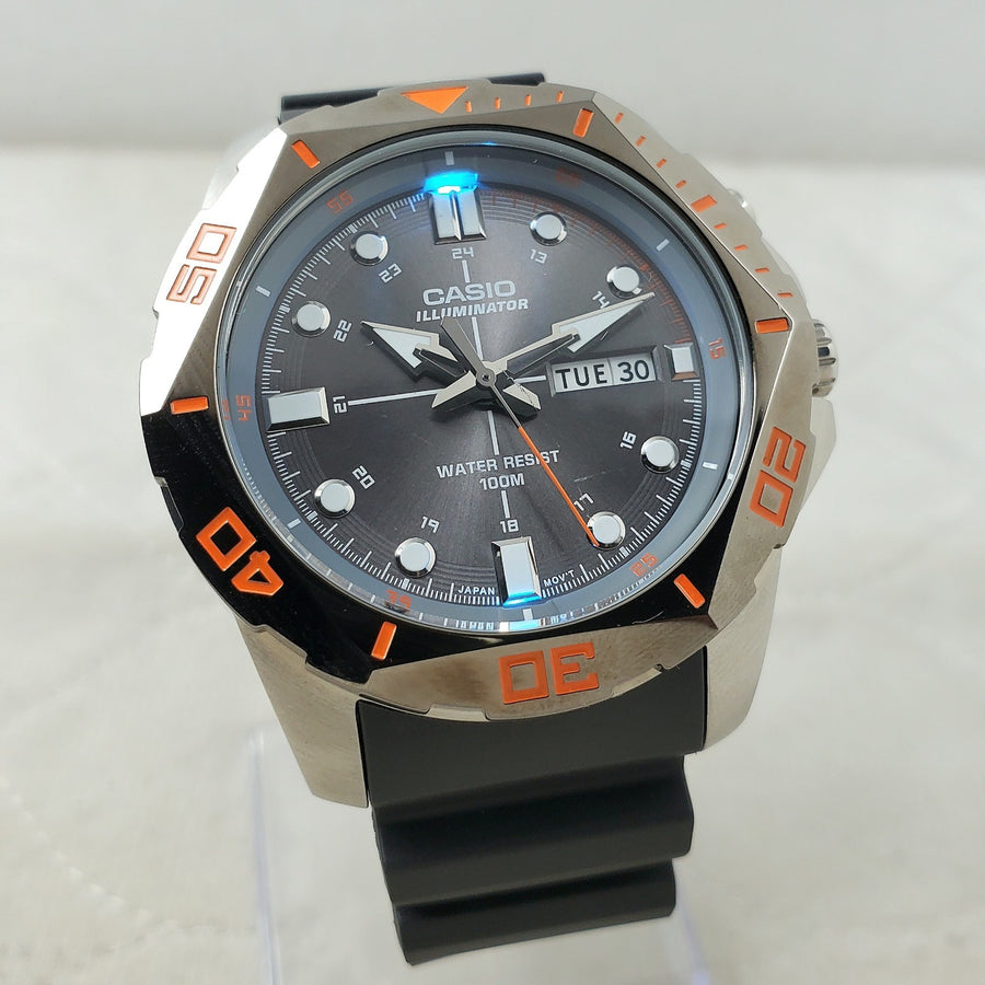 Casio Illuminator MTD-1080 Japan Mov't 24-HOUR Day/date Men's Watch — Pre-Owned