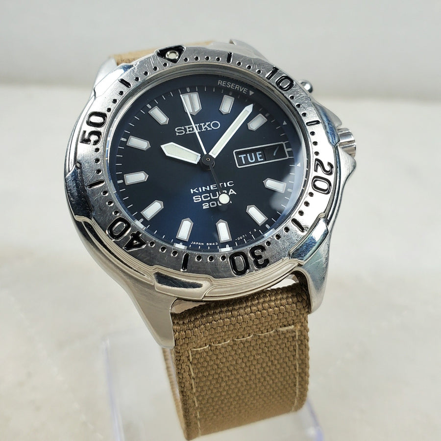 Seiko Kinetic Scuba 200M AIR Divers 5M43-0C30 Day/date Japan 40MM Men's Watch — Pre-Owned