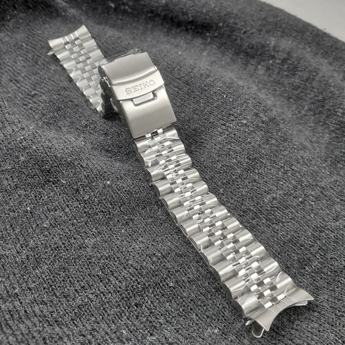 Stainless Steel Jubilee-Style Watch Band for Seiko, 20mm, Silver, with Logo — photo 1