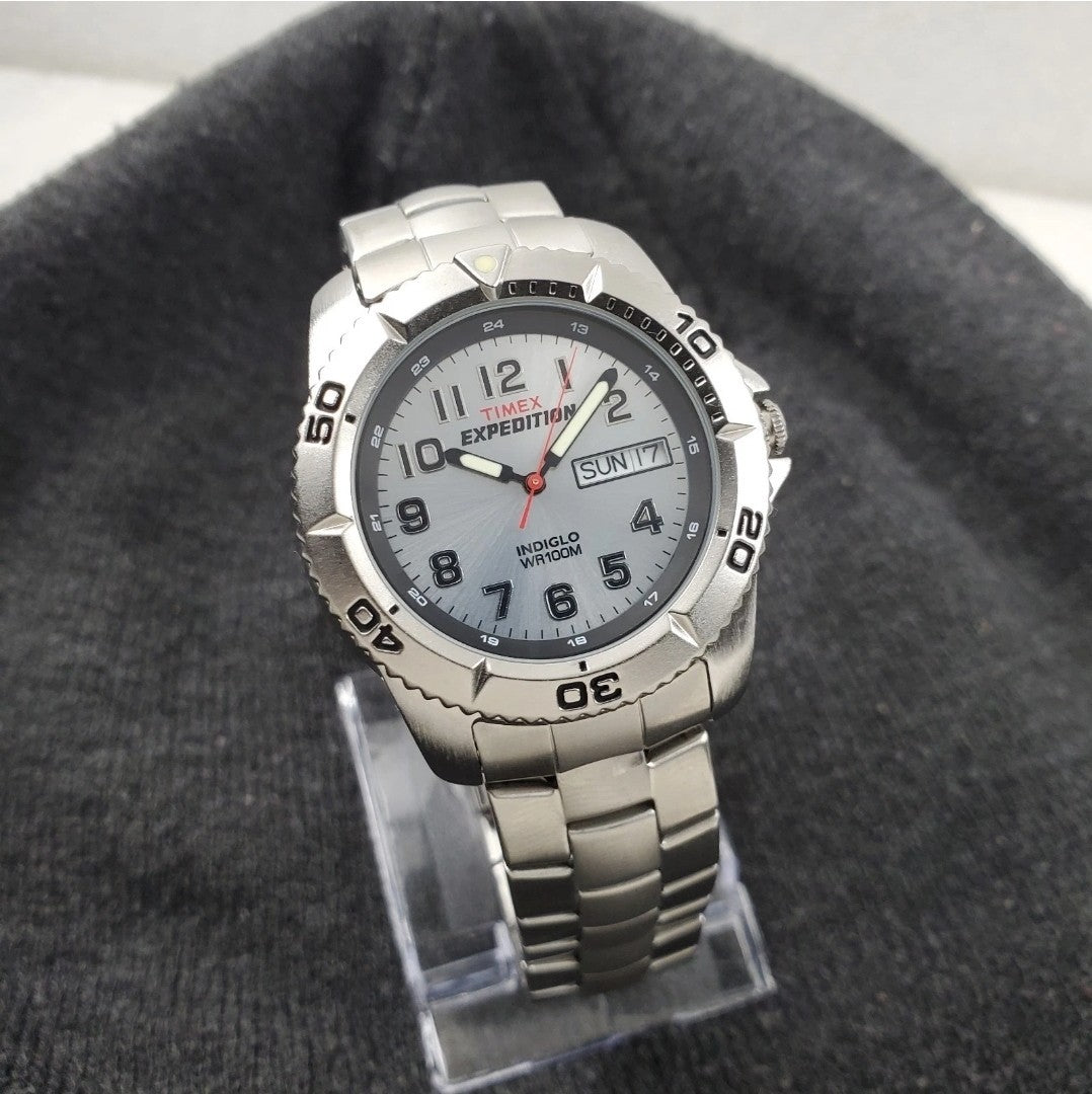 Timex Expedition Indiglo WR 100M Day-date Stainless Steel Silver Men's Watch — Pre-Owned