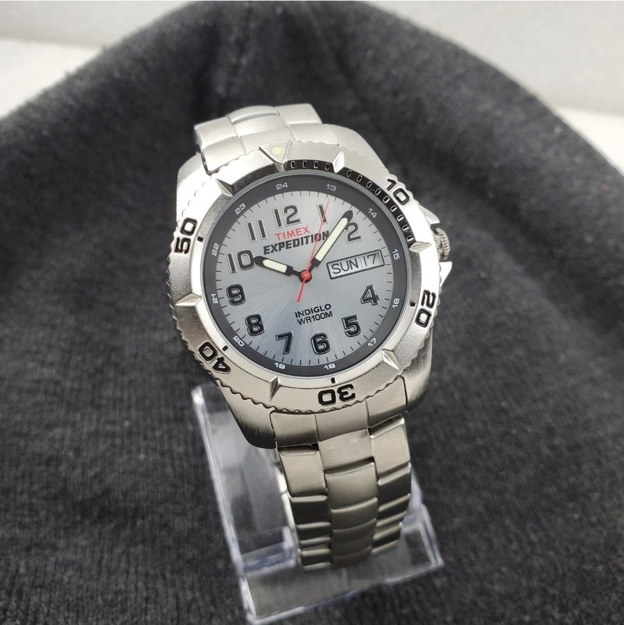 Timex Expedition Indiglo WR 100M Day-date Stainless Steel Silver Men's Watch — Pre-Owned