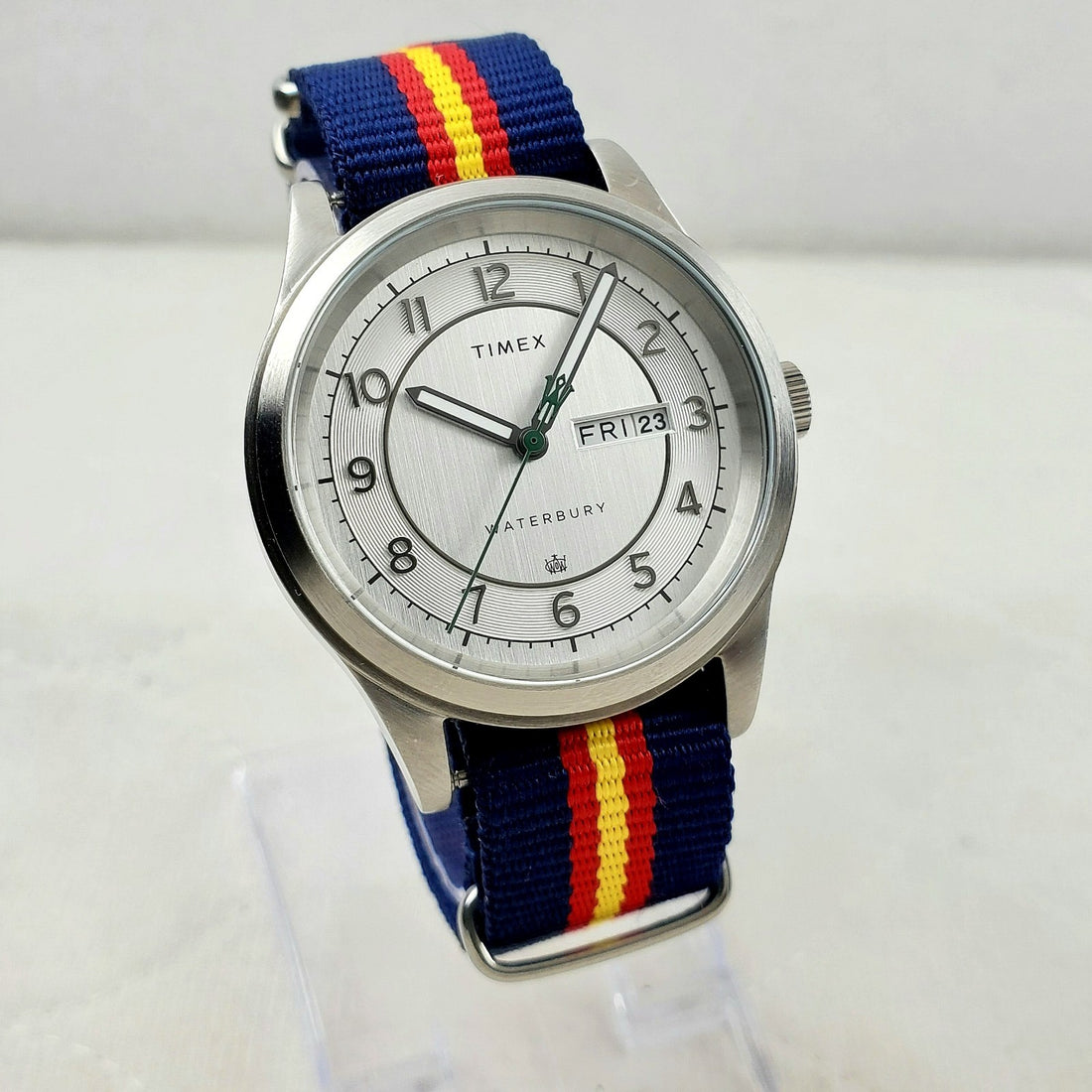 Timex Waterbury Traditional TW2U90200 Silver WR 100M Men's Watch — Pre-Owned