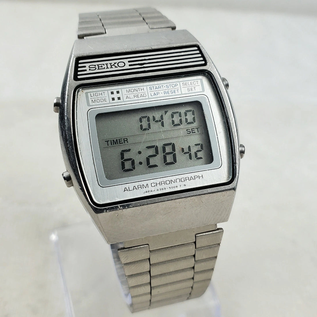 Seiko Digital A359-5010 Alarm Chronograph Japan 34MM Men's Watch — Pre-Owned