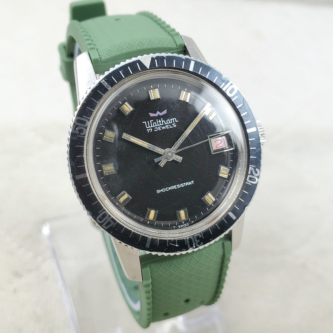 Waltham Skin Diver 17 Jewels Glossy Black Swiss Handwind Mens Watch — Pre-Owned, photo 1