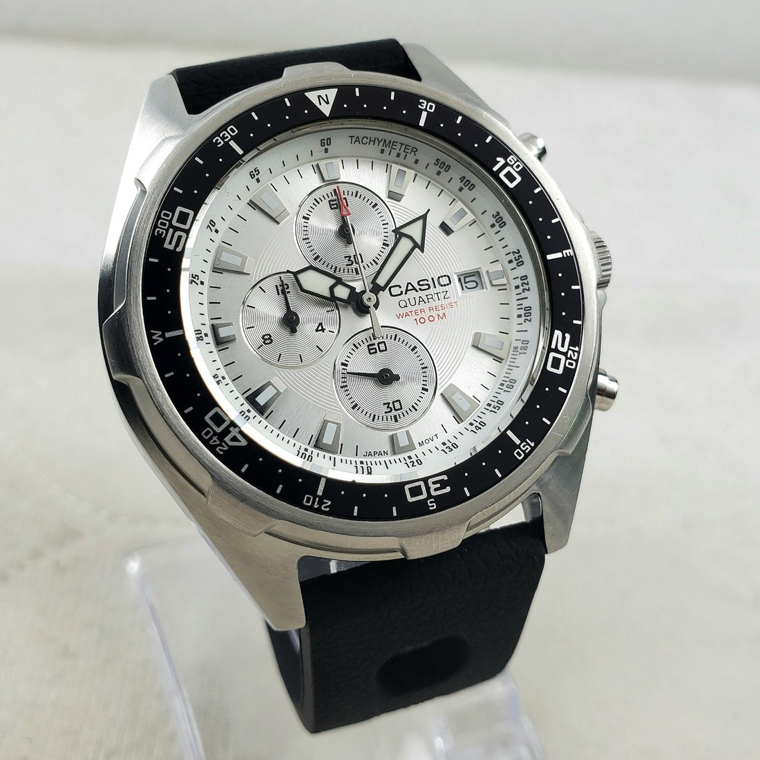 Casio AMW-330 Date Chronograph Tachymeter Silver/black WR 100M Men's Watch — Pre-Owned