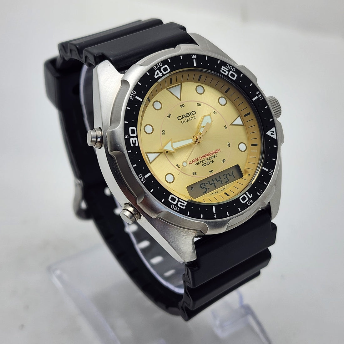Casio AMW-320R Ana-digi Alarm Chronograph Military Field Men's Watch — Pre-Owned