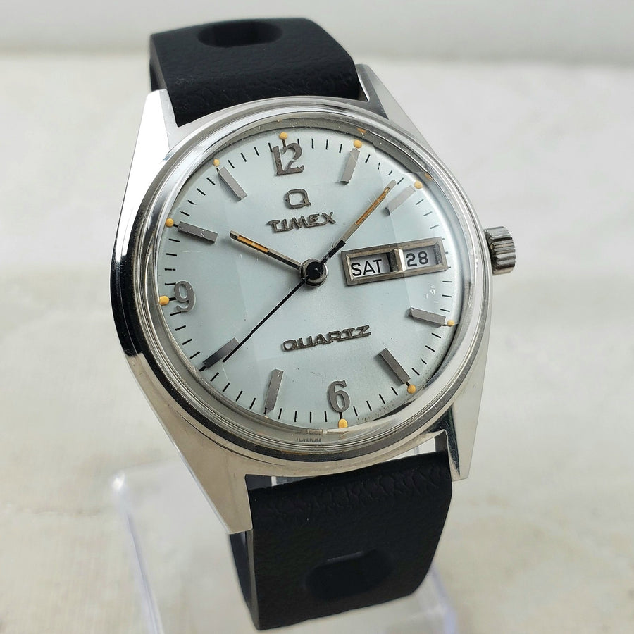 Timex Q Timex Quartz Day/date 37MM Classic Men's Watch — Pre-Owned