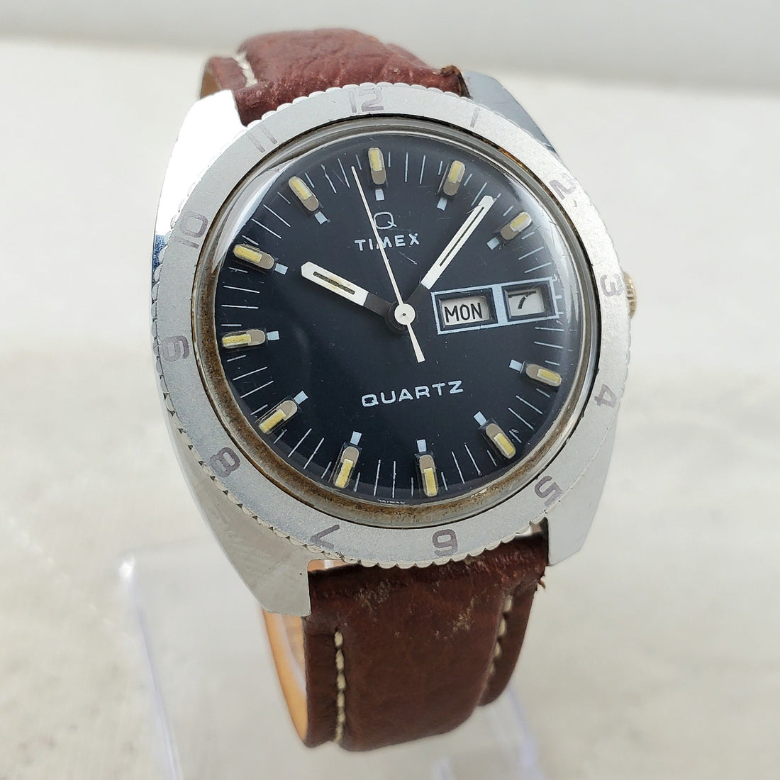 Timex Q Timex Skin Diver Quartz Day/date 37MM Men's Watch — Pre-Owned