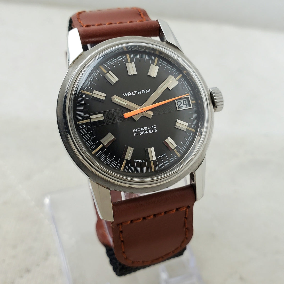 Waltham Skin Diver Incabloc 17 Jewels Handwind Men's Watch — Pre-Owned