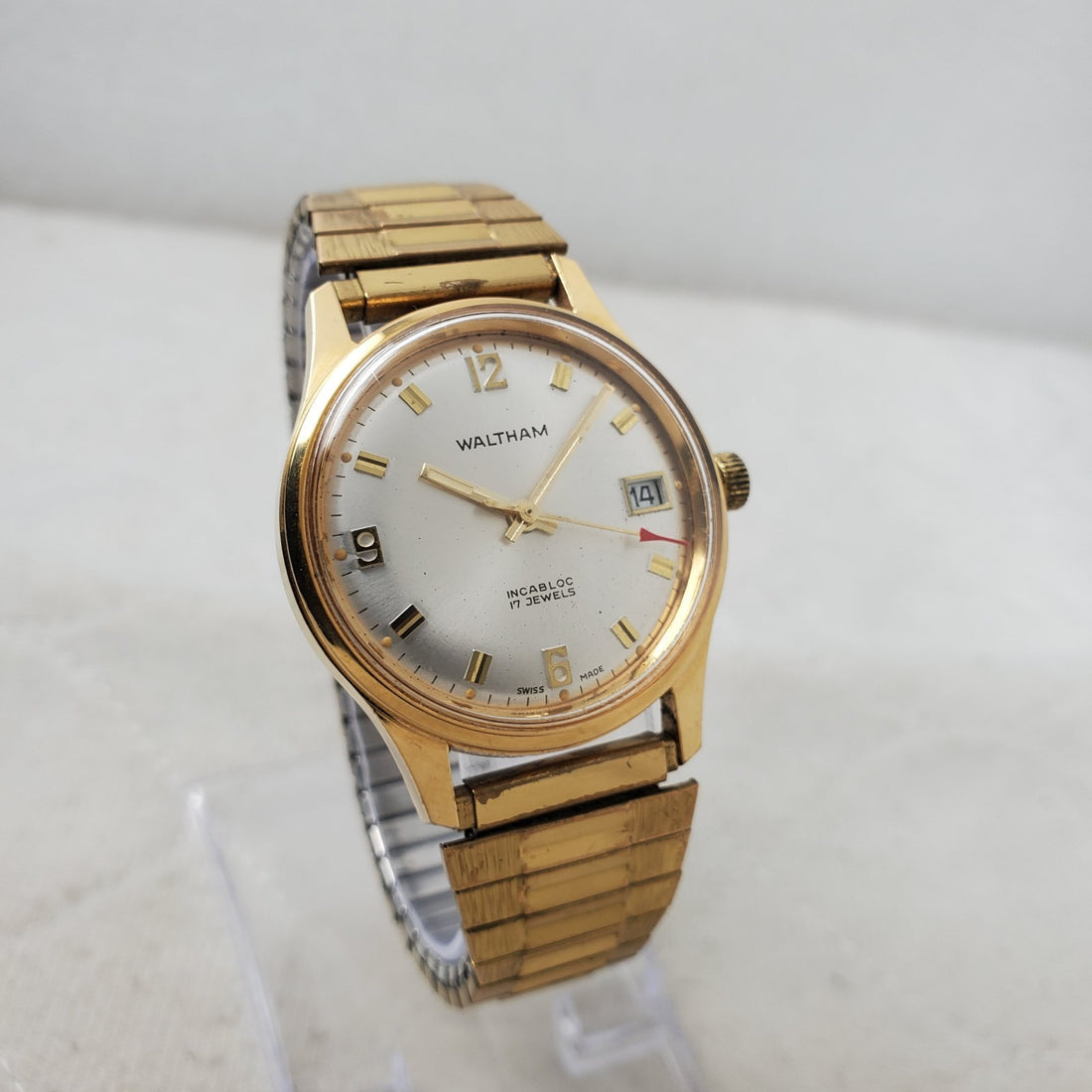 Waltham 17 Jewels Incabloc Swiss Made Handwind 34MM Men's Watch — Pre-Owned