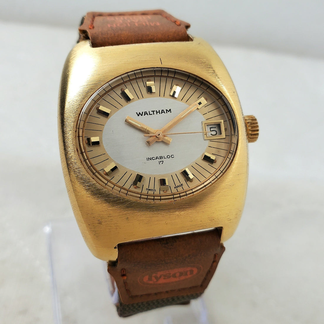 Waltham Incabloc 17 Jewels Handwind Date Swiss Made Mens 35MM Watch — Pre-Owned