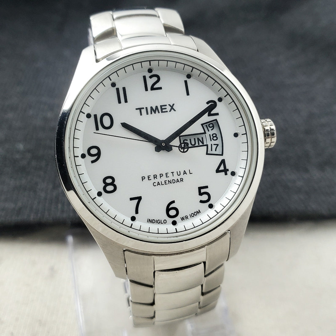 Timex Perpetual Calendar Indiglo T2M457 WR 100M Silver Tone 40MM Men's Watch — Pre-Owned